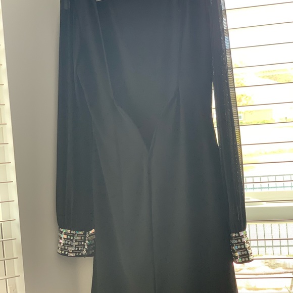 Formal light weight dress - Picture 2 of 8